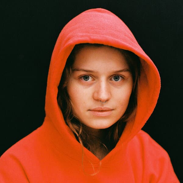 girl in red